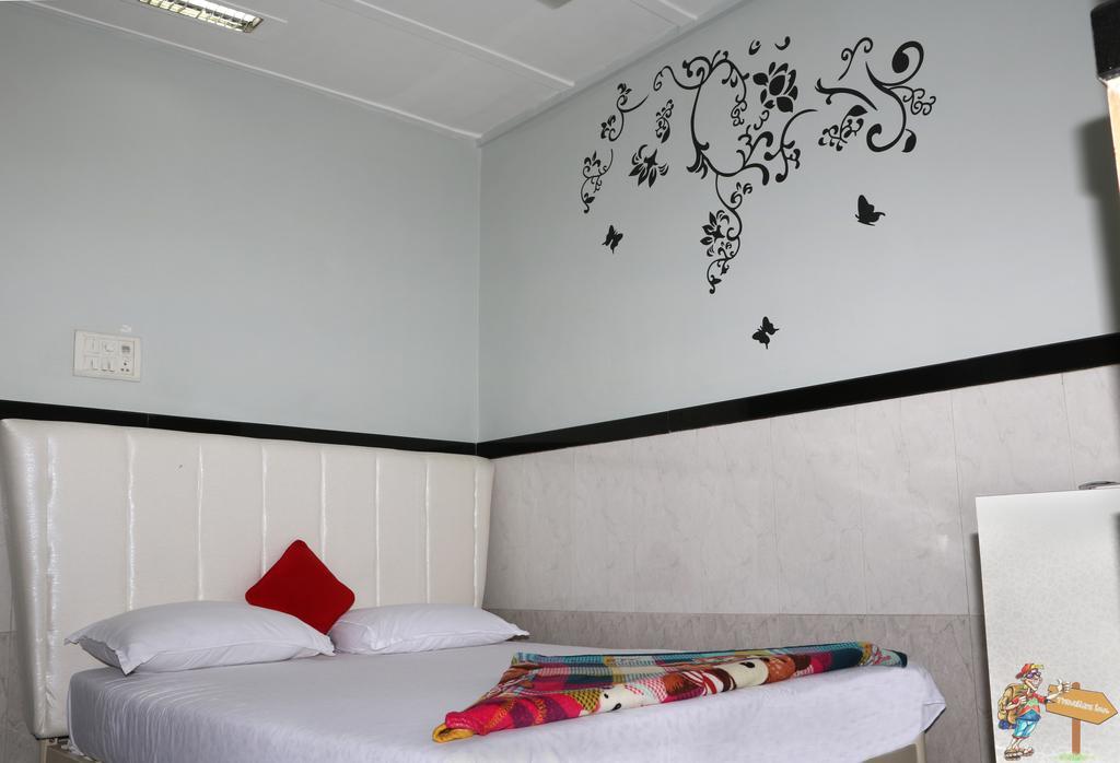 Traveller'S Inn Hotel - Fort Mumbai Exterior photo
